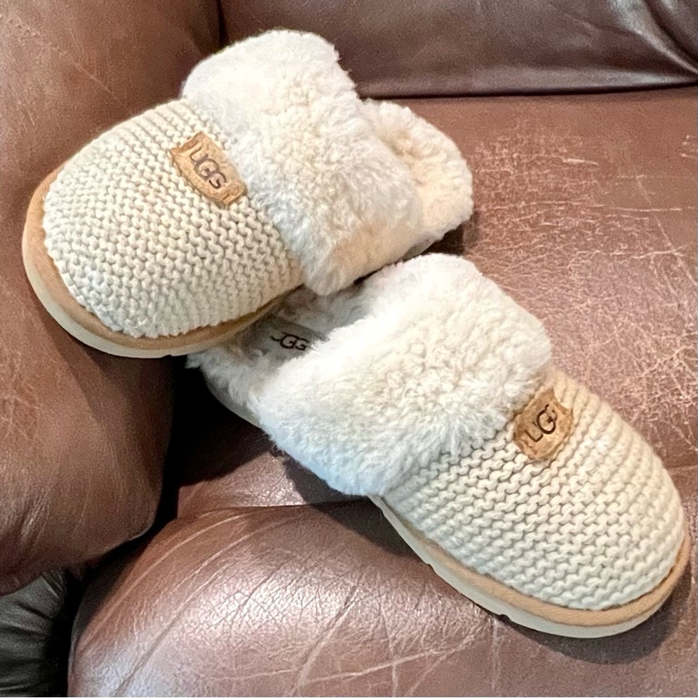 UGG Knit Cozy Slippers Size 7